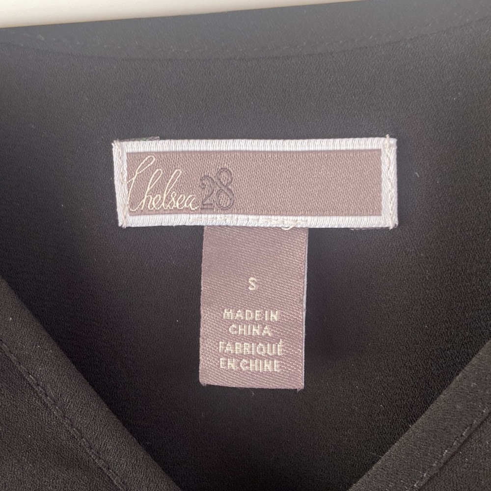 Nordstrom black top with pleated back. Size Small - Picture 3 of 3
